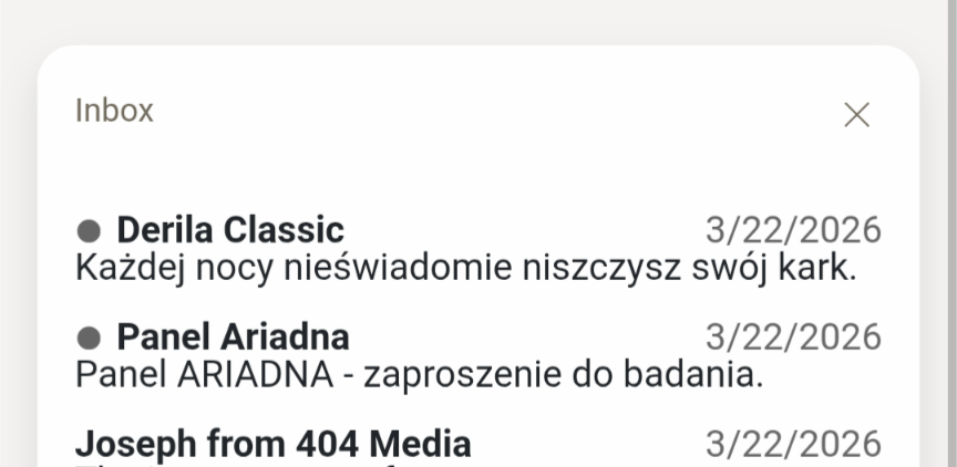 jakiś spamowy mail zatytułowany „Każdej nocy nieświadomie niszczysz swój kark”